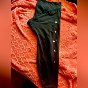 WORN ONE - NIKE LEGGINGS